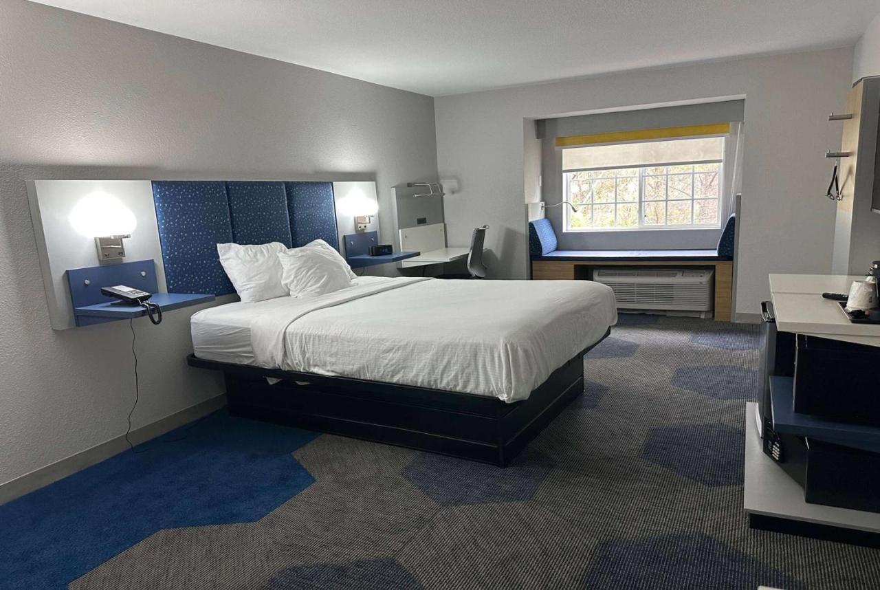 Microtel Inn & Suites By Wyndham Manchester - Newly Renovated Eksteriør bilde